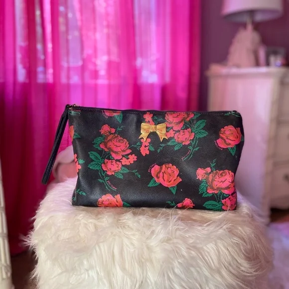 Betsey Johnson Faux Leather Floral Cosmetics Bag Medium Makeup Pouch Black/Red - Picture 3 of 8